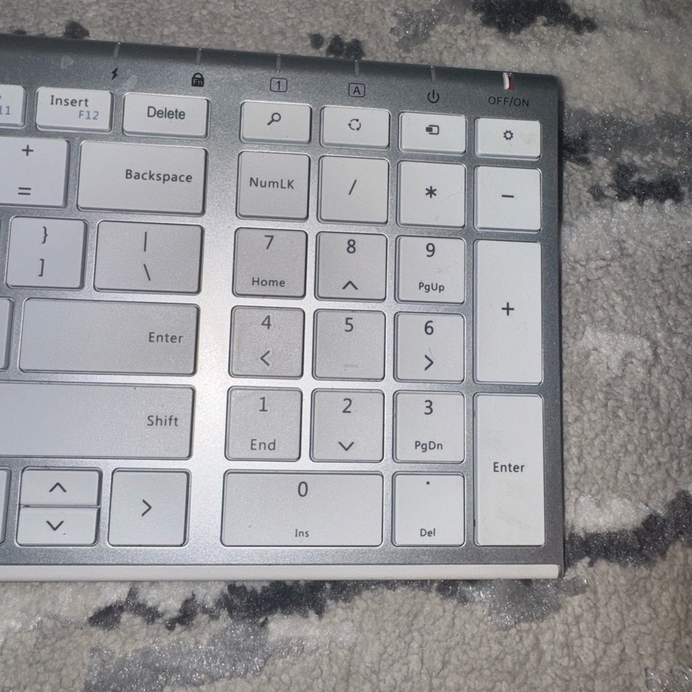iCleverMulti device IC-GK03 Bluetooth wireless keyboard. White/Silver - Picture 5 of 16
